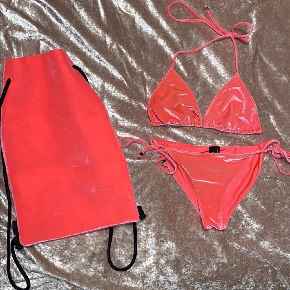 Velvet Pink Triangl Bikini with matching bag!